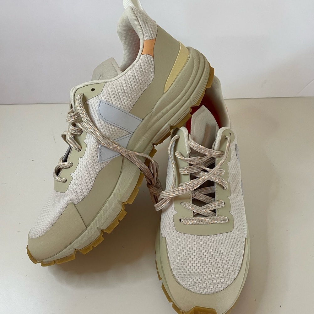 NWOT Veja Dekkan Sneaker Size 10 Women’s - Picture 12 of 13